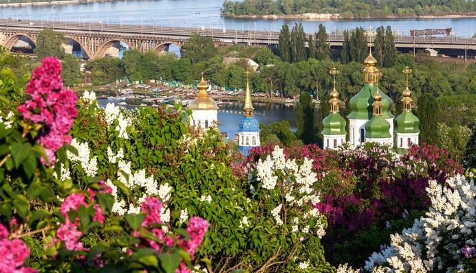 Весной в Киеве будет снег и жара до +22: календарь погоды на три месяца