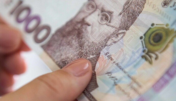 Подросткам начали выплачивать 