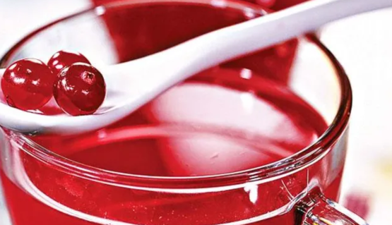 Які напої допомагають відновитись після COVID-19: дієтолог дала поради