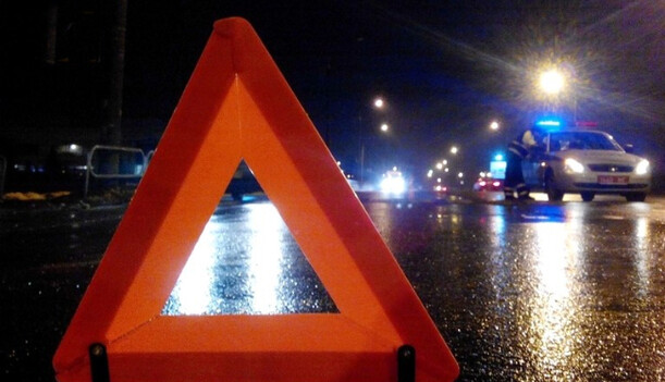 Під Києвом чоловіка переїхали одразу кілька авто: фото та відео з місця трагедії