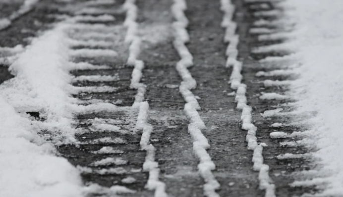 Застосування зимових шин у відлигу: гонщик пояснив, у чому небезпека