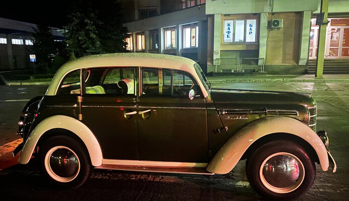 Из Украины хотели незаконно вывезти раритетный Москвич 1955 года: фото