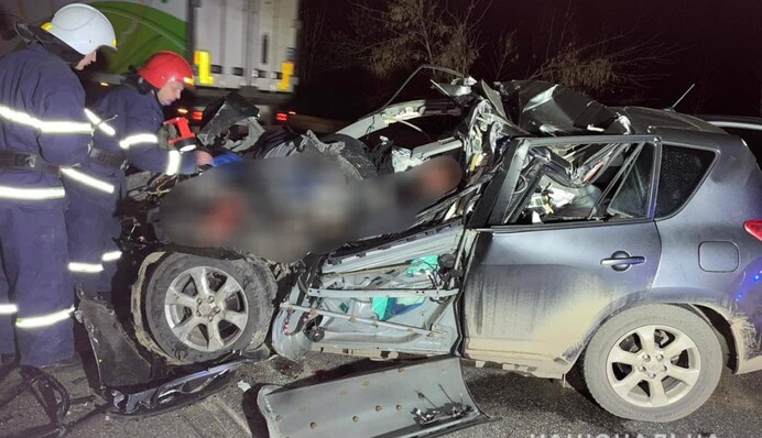 На трасі "Київ-Одеса" у страшній ДТП із вантажівкою загинули п'ятеро людей: подробиці та відео