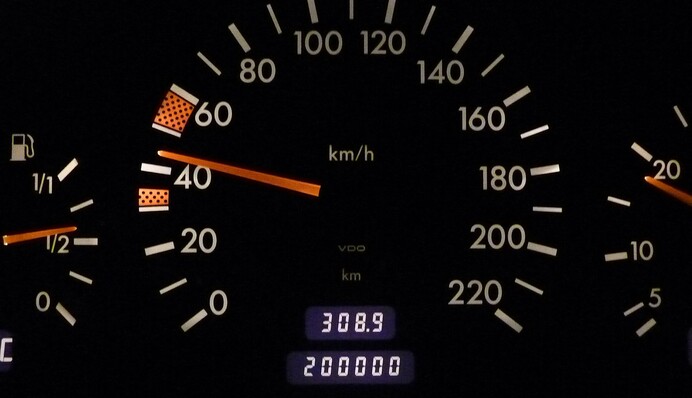 Названы страны, в которых чаще всего продают авто со скрученным пробегом