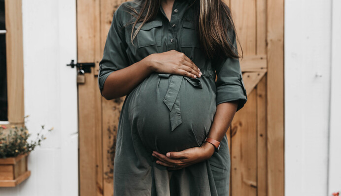 Можно ли беременным кофе, принимать ванну и красить волосы: врач развенчала мифы о беременности