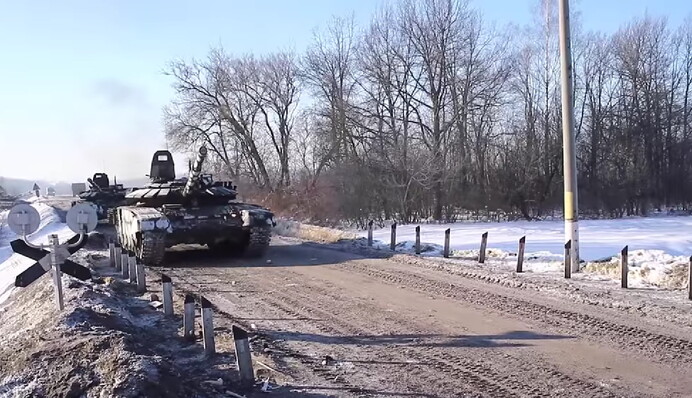 Через ліси та поля: нове відео відведення військ Путіна від українських кордонів