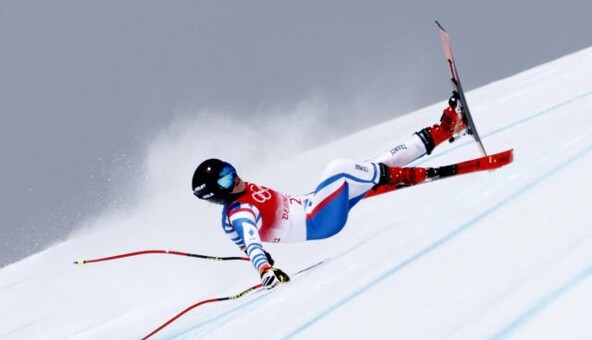 Жуткое падение: спортсменка вылетела с трассы на скорости выше 100 км/ч