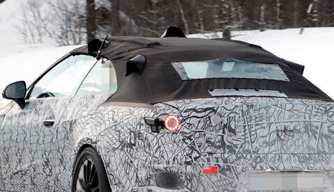 Mercedes заменит семейство двухдверных моделей: в сеть попали фото купе и кабриолета CLE