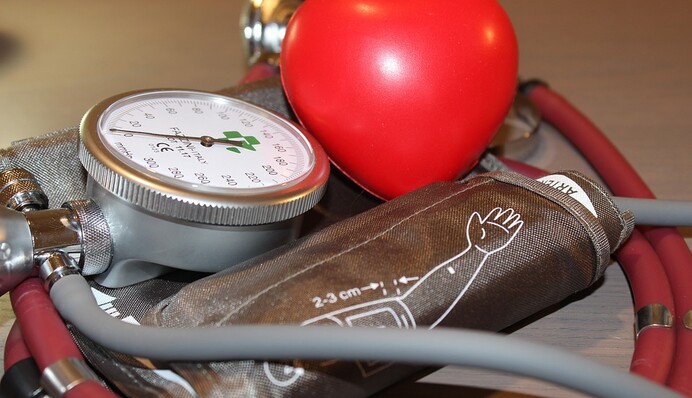 Что не нужно делать при гипертонических кризах: кардиолог дала совет