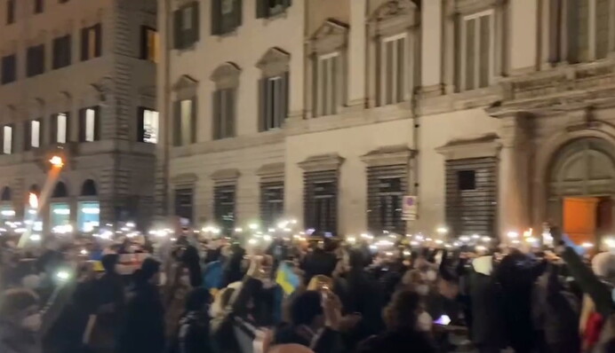 У Римі відбулася численна демонстрація проти війни в Україні: фото та відео