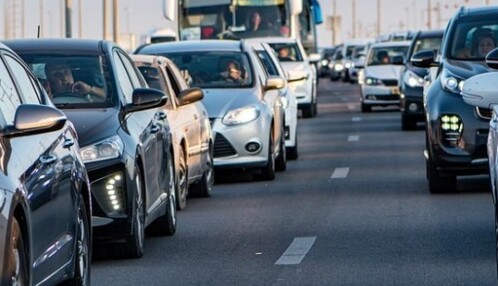 Киев сковали серьезные пробки утром перед выходными: где не проехать