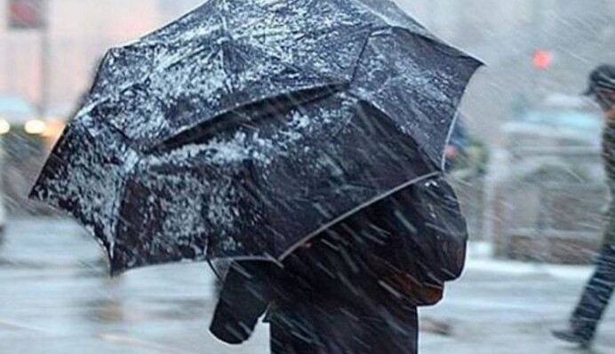 Українців просять бути уважними на вулиці: у восьми областях оголосили штормове попередження