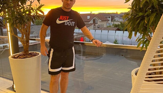 До оборони готові: ексзірка збірної України озброївся 