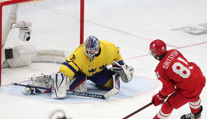 Поступил как трус: шведский защитник жестко высказался о судействе битвы с Россией на Олимпиаде