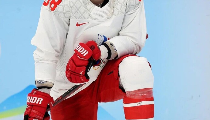 Жуйте, не подавитесь: российского хоккеиста 