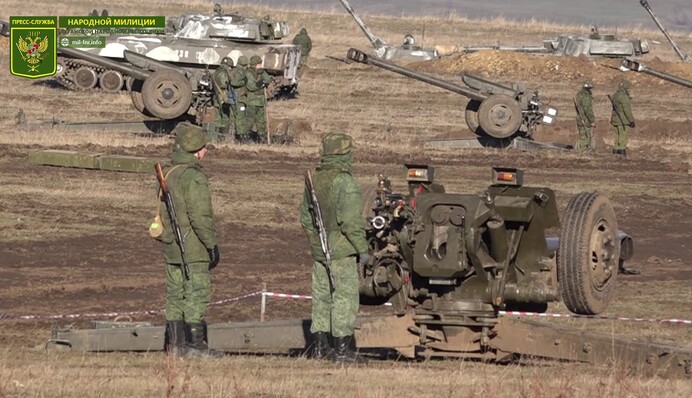 Окупанти з важкої артилерії обстріляли Луганськ: опубліковано відео