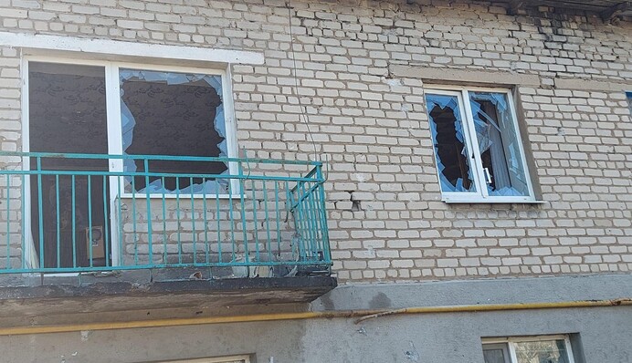 Бойовики знову б'ють по мирних мешканцях у Луганській області: фото та відео наслідків