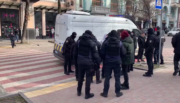 ​Хотели раскачать ситуацию в тюрьмах: в Киеве полиция задержала десятки провокаторов, видео
