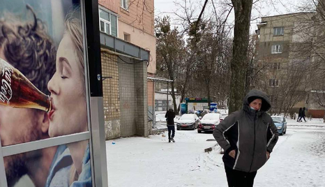 Запам'ятайте ці обличчя: у Харкові мародери серед білого дня залізли до магазину, відео