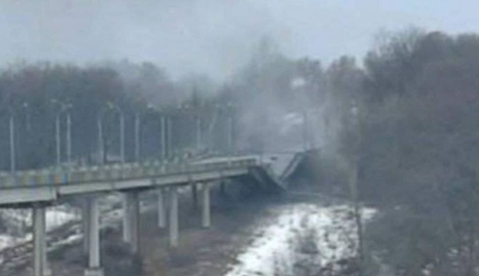 Под Харьковом взорвали стратегически важный мост, чтобы не дать врагу пройти, фото