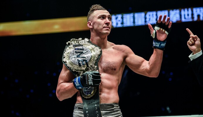 Украинский кикбоксер-чемпион защитил титул, нокаутировав нидерландца: видео