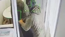 Вирішили збагатитися? Російські мародери обнесли відділення ПриватБанку