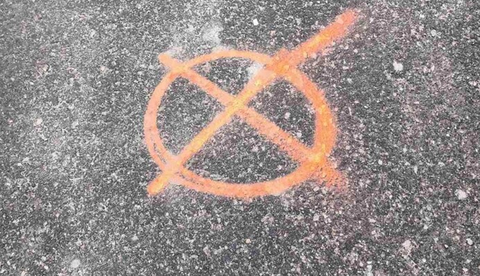 Метки не поставят: украинцам рассказали про простой способ уберечь крыши домов от  диверсантов