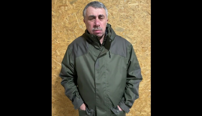 Ранок починається з обдзвону рідних: Комаровський записав потужний відеозвернення до росіян та білорусів