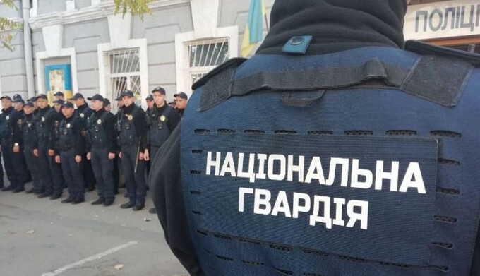 Як правильно кидати коктейль Молотова по ворожій техніці та куди цілитися: фотоінструкція