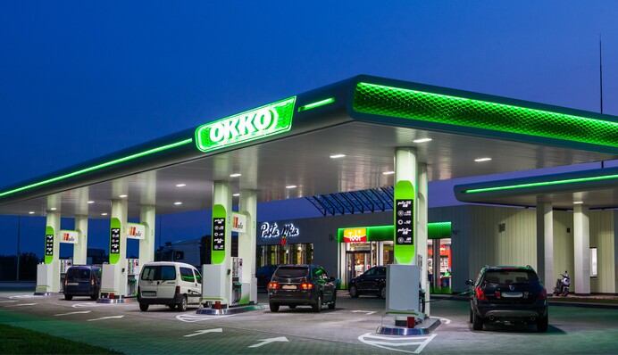 Зняти гроші з картки можна без банкомату: скільки дають у мережі АЗС