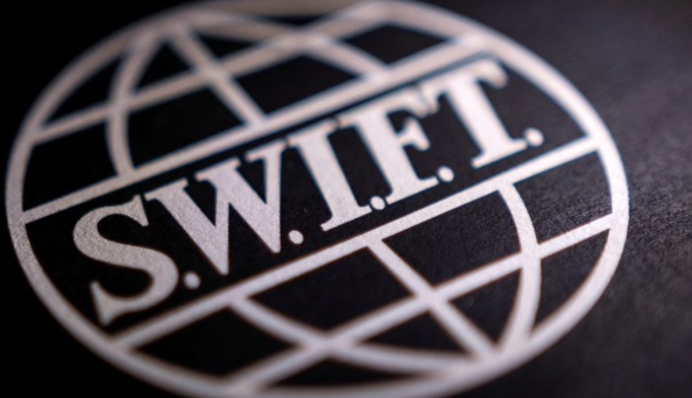 Ласкаво просимо до кам'яного віку: Євросоюз відключив російські банки від SWIFT і заборонив передавати в РФ банкноти євро