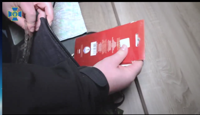 На войну с учебниками и цветными карандашами: чем оснащены российские солдаты РФ, видео