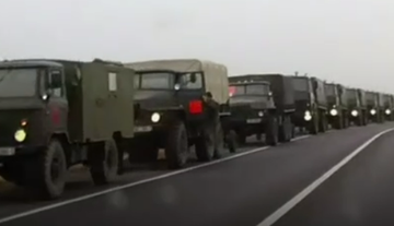 В Беларуси заметили движение колонны военной техники с особым опознавательным знаком: видео