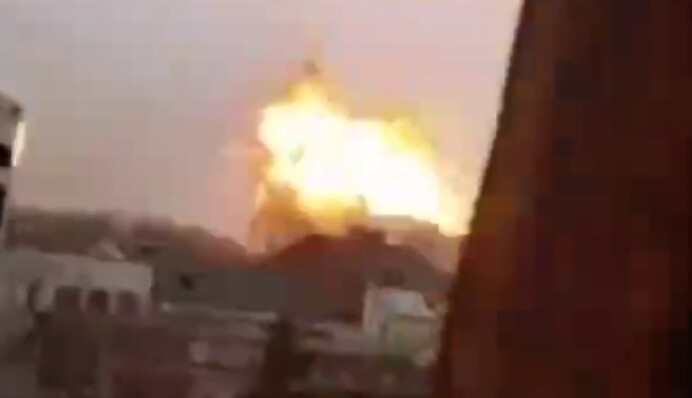 Центр Харкова зазнав авіаудару: момент потрапив на відео