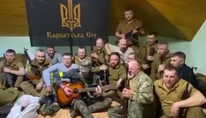 Украинские военные исполнили новый хит про 
