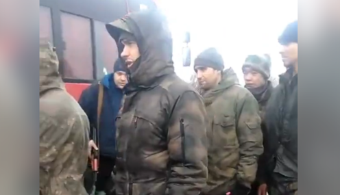 Голодные и без связи: бойцы теробороны взяли в плен целый автобус российских оккупантов, видео