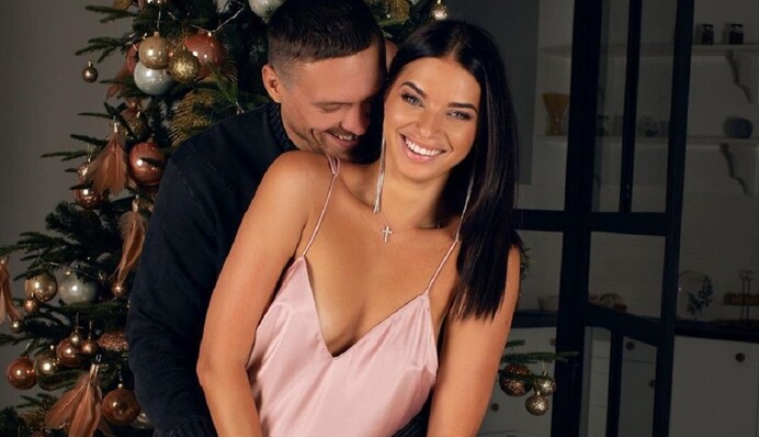 Ще раз прошу: дружина Усика емоційно висловилася з бомбосховища