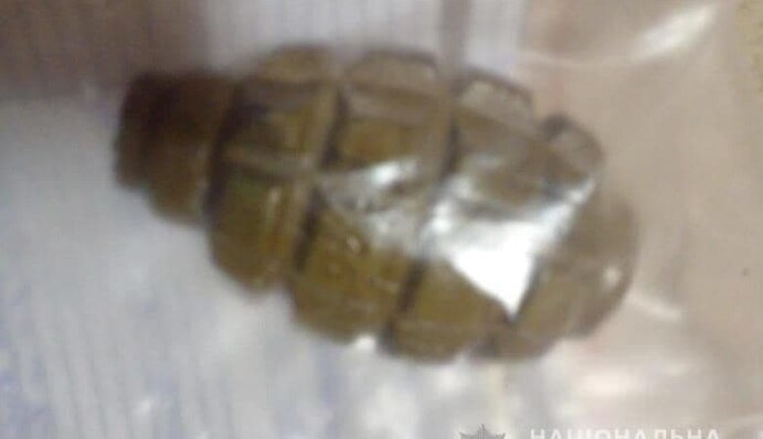 У Києві чоловік із гранатою хотів пройти у бомбосховище: фото