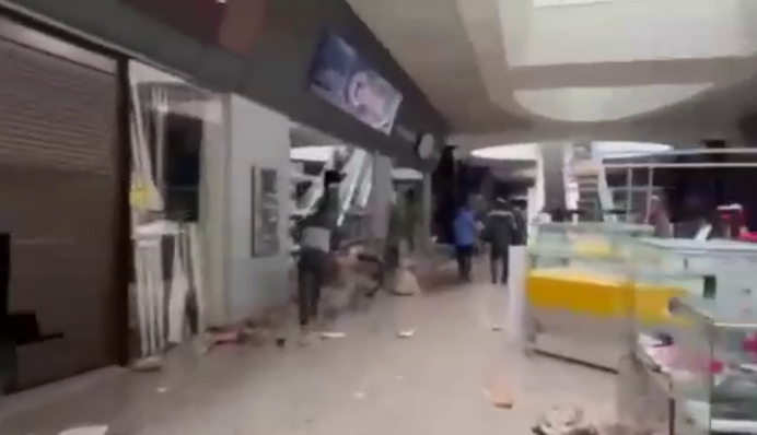 Винесли золото та побутову техніку: у Маріуполі мародери 