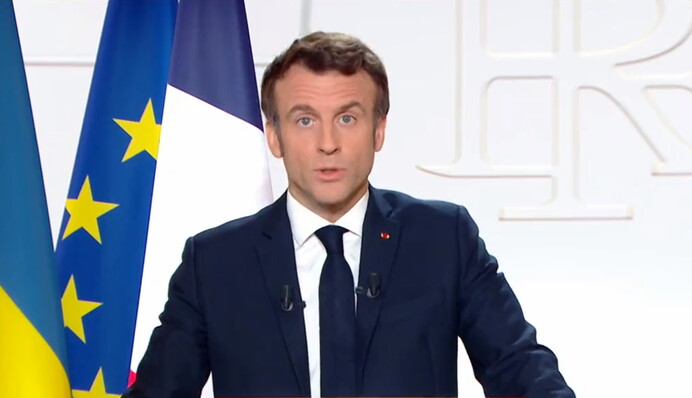 Макрон обвинил Путина в цинизме: гибнут люди, а прекращения огня нет