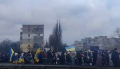 Український народ не боїться окупанта: під Херсоном жителі вийшли на масовий патріотичний мітинг