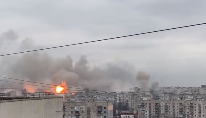 Враг начал беспощадный обстрел жилых районов Мариуполя: видео