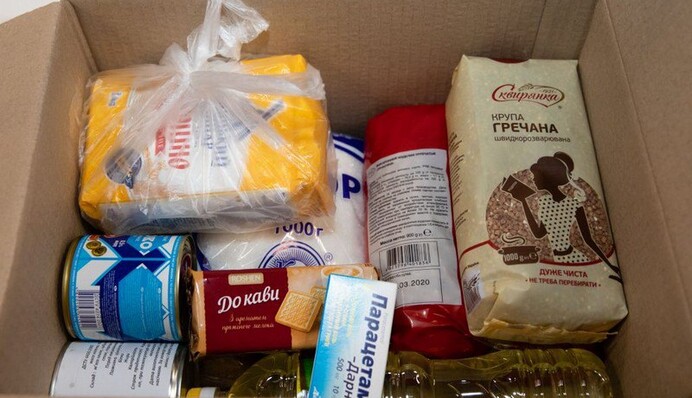 Українцям почали роздавати безкоштовні продуктові набори: де вже отримали