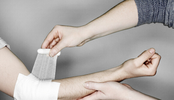 Как обработать рану и сделать перевязку: простая инструкция