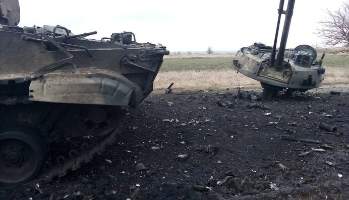 Превратили в набор Lego: как выглядит БМП оккупантов после прямого попадания снаряда, фото и видео