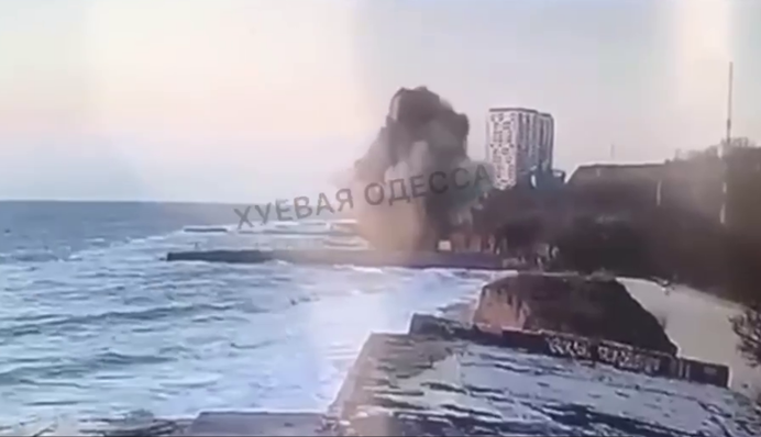 В Одесі стався вибух на одному з міських пляжів: момент потрапив на відео