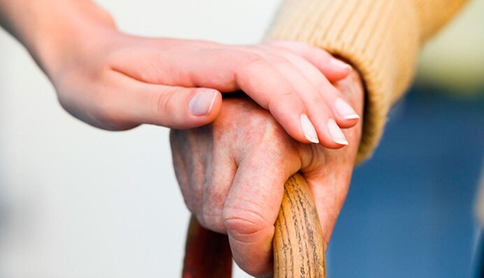 Як людям похилого віку впоратися зі стресом під час війни: поради психолога