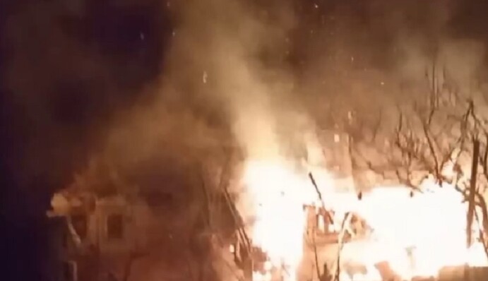 В Николаеве российские оккупанты убили семью с ребенком: видео последствий обстрела