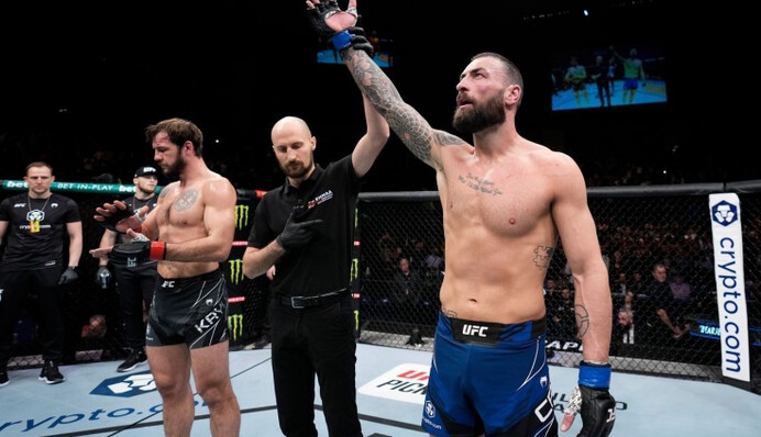 Шотландский боец жестко расправился с любителем 