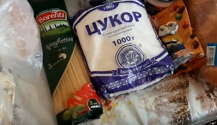 Українцям безкоштовно роздаватимуть продуктові набори: де і що дадуть